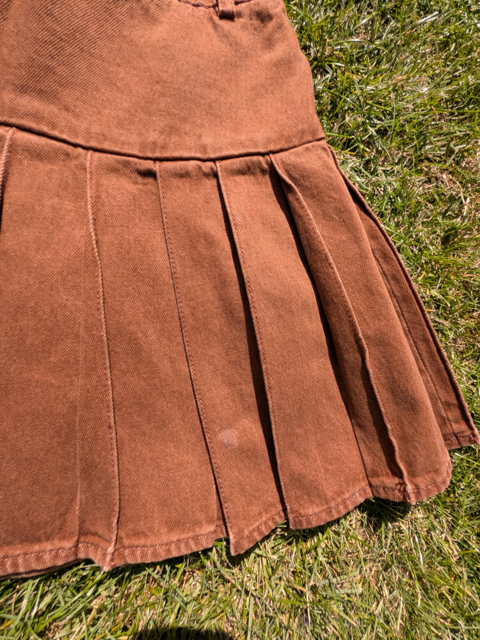 Brown Lace Up Pleated Skirt