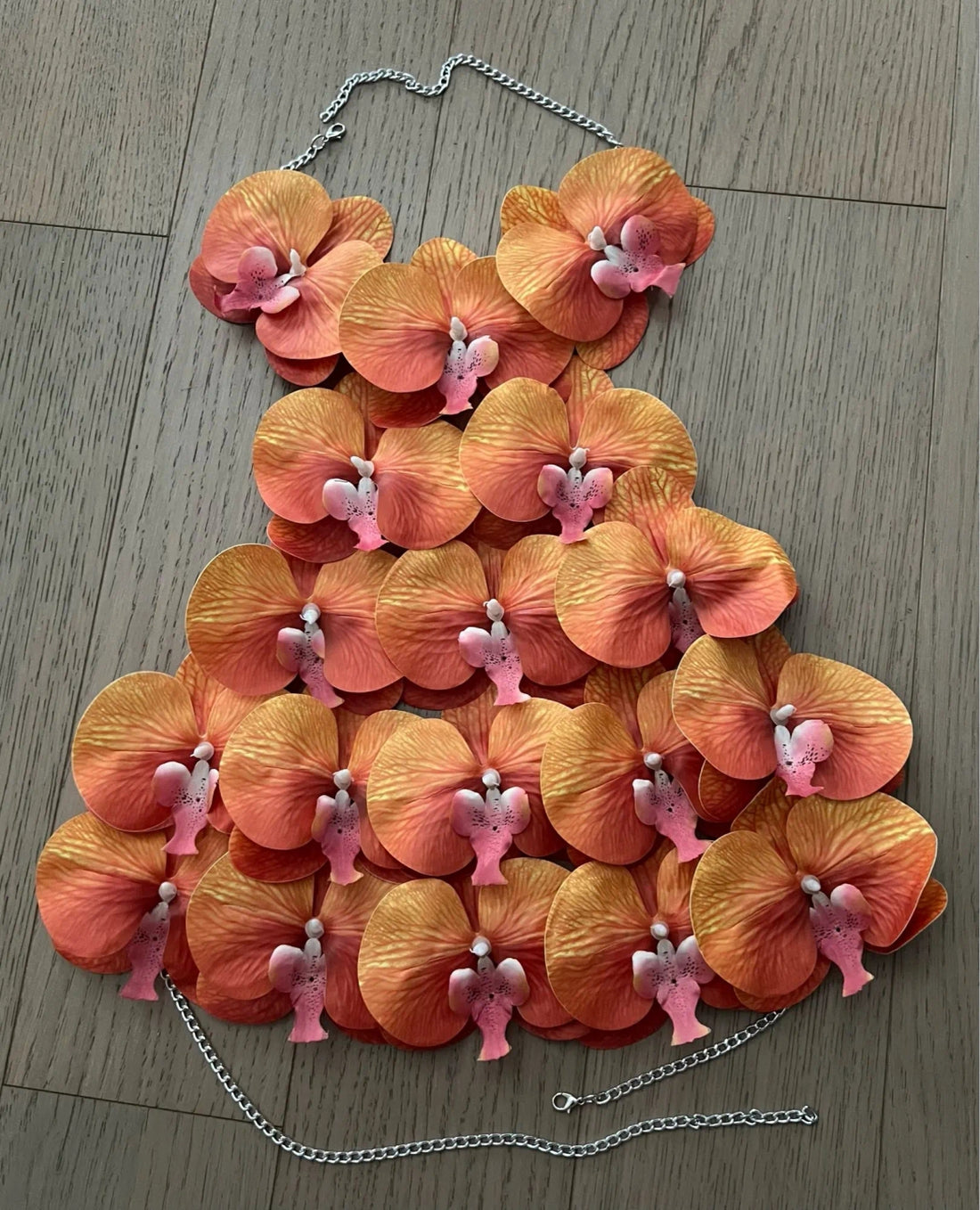 Neckholder-Top mit 3D-Blumen