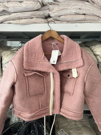 Rosafarbene Jacke aus Schaffellimitat
