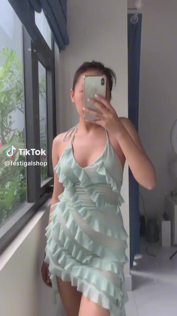 Robe asymétrique à volants