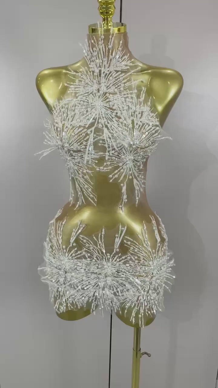 Pusteblumen-Netzkleid mit Perlen